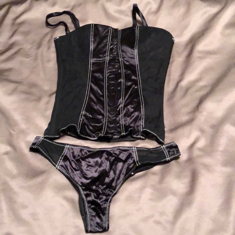 Intimissimi Corset with matching thong